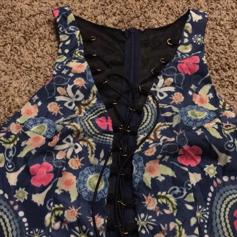 Spring dress - Picture 2 of 3